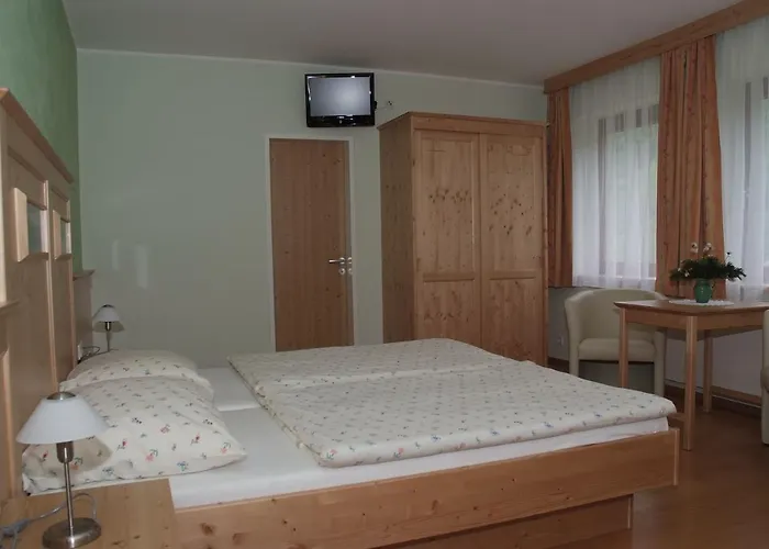 Gastehaus Lackner فندق مبيت وإفطار *